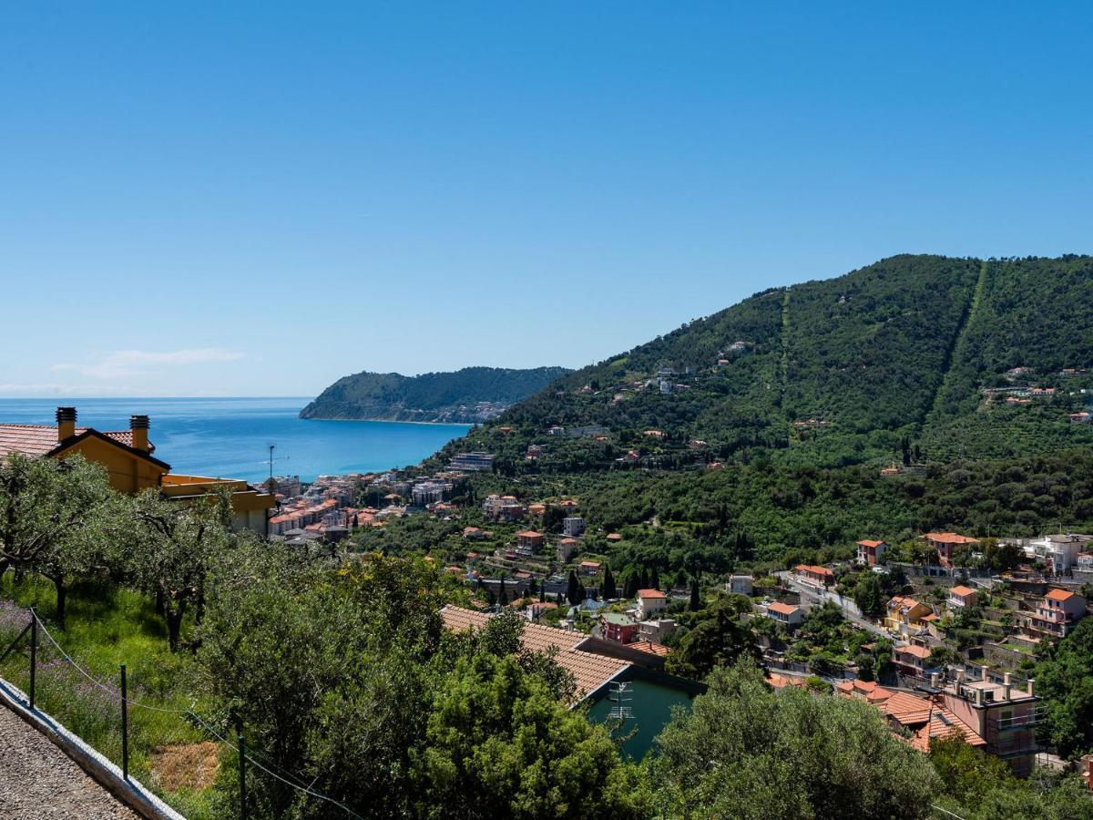Villa Hanbury With Swimming Pool And Parking In Alassio Kültér fotó